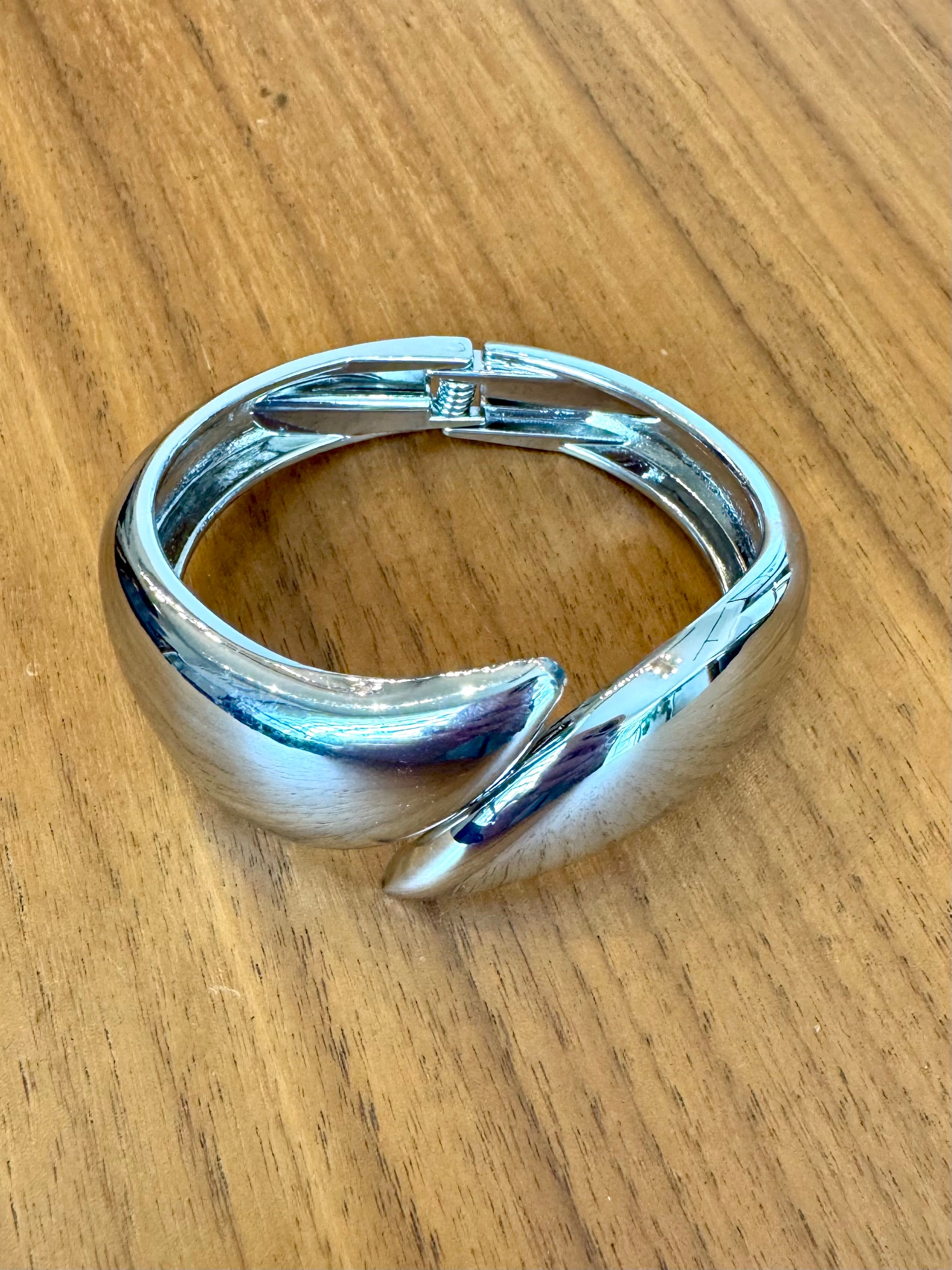 Wave Hinged Bangle