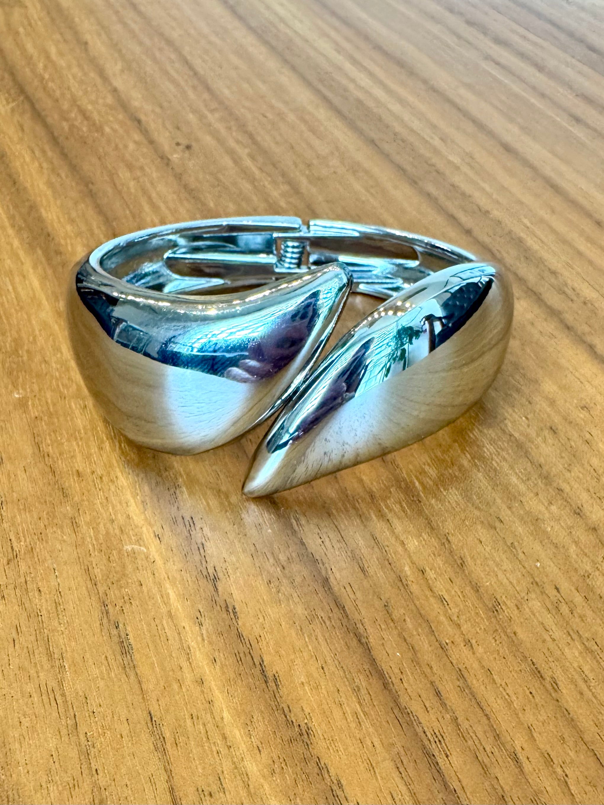 Wave Hinged Bangle