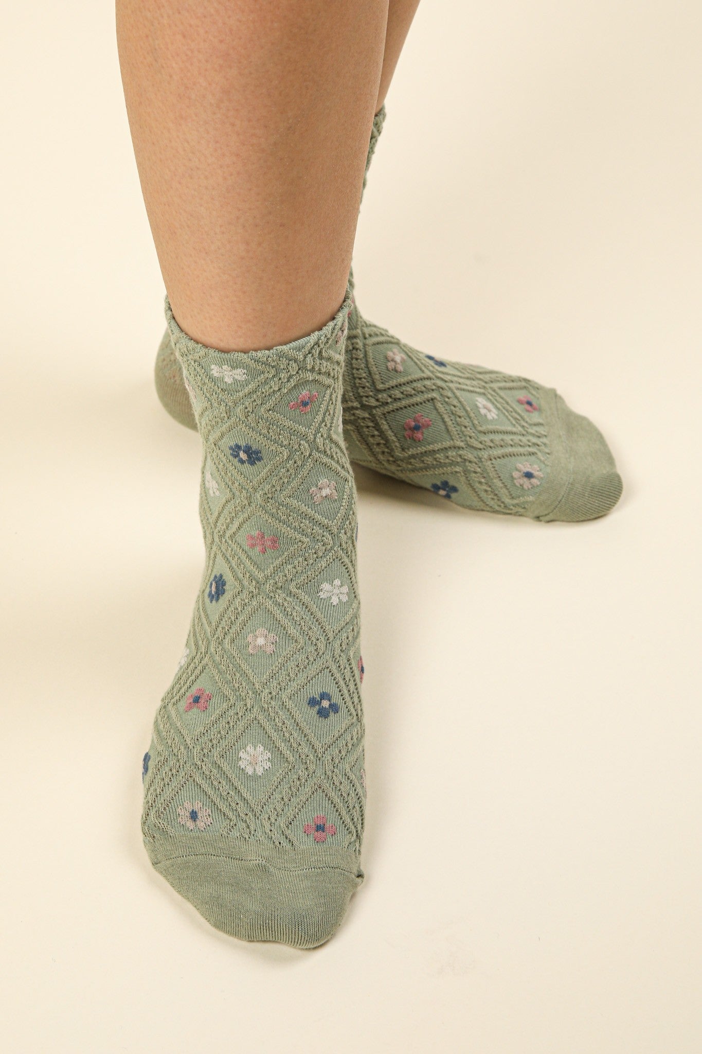 Floral Textured Crew Socks