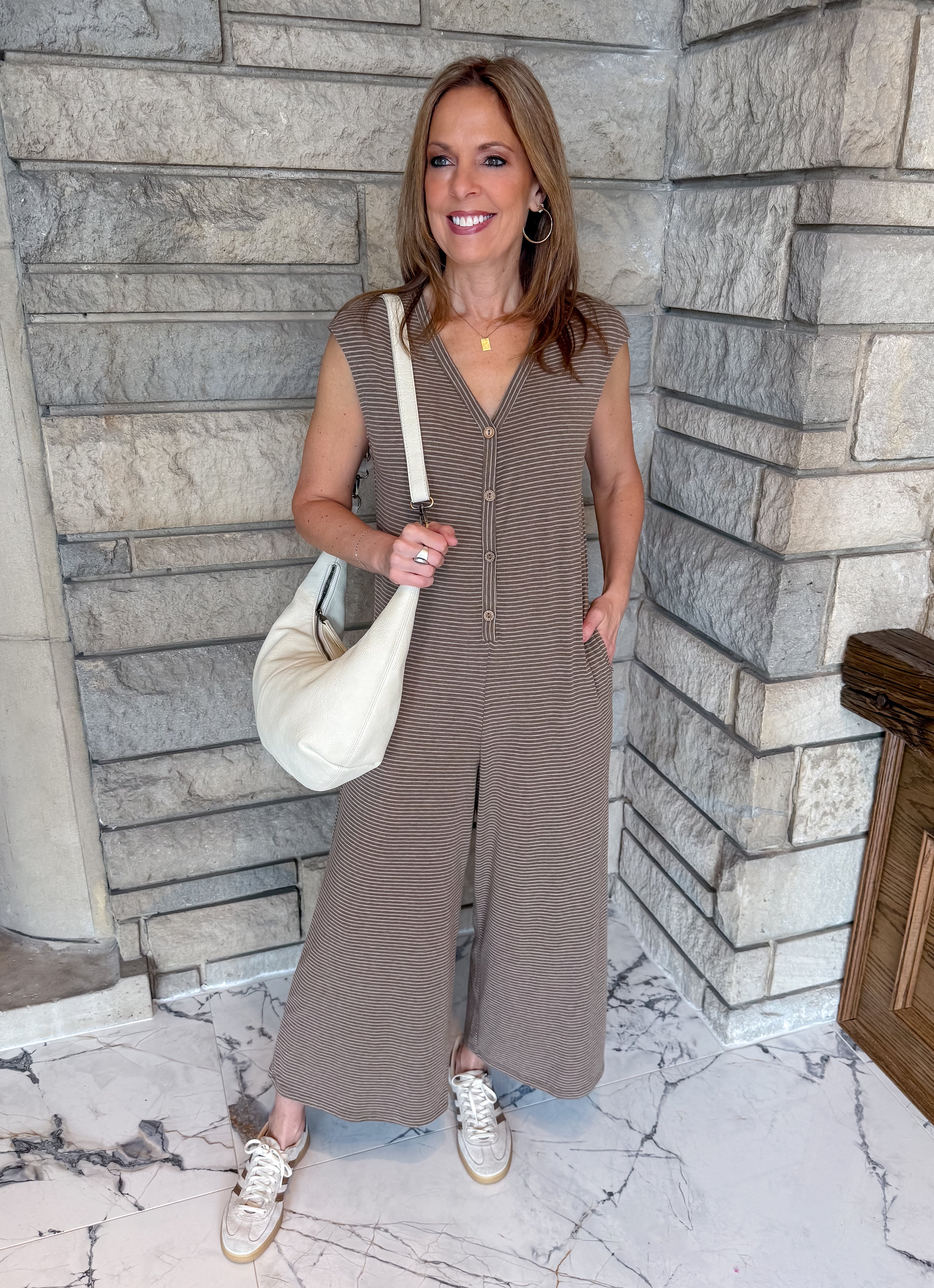 brown striped jumpsuit
button jumpsuit
sleeveless jumpsuit
casual  wide leg jumpsuit