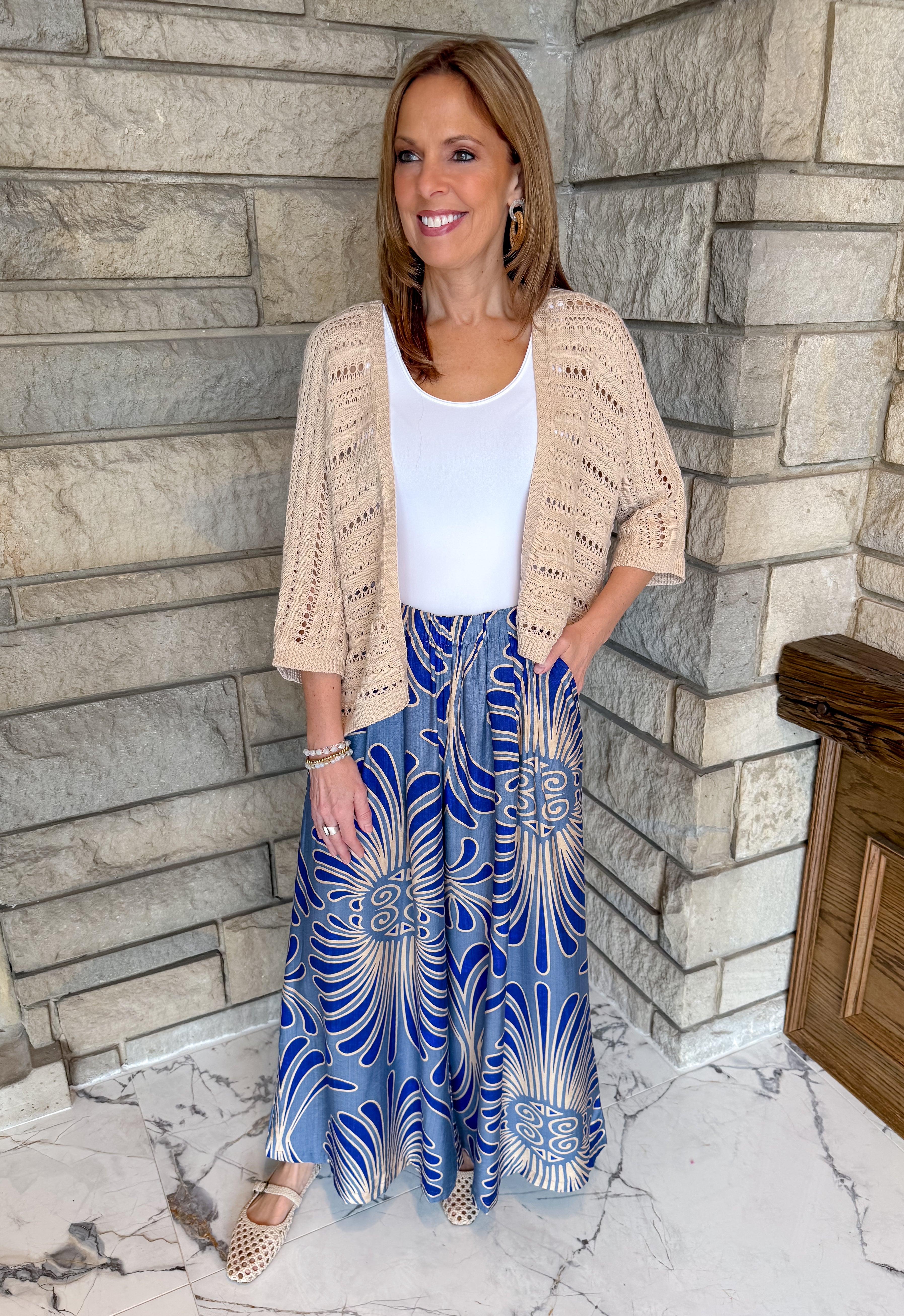 Blue printed pants
wide leg printed pants
Elastic waist pants