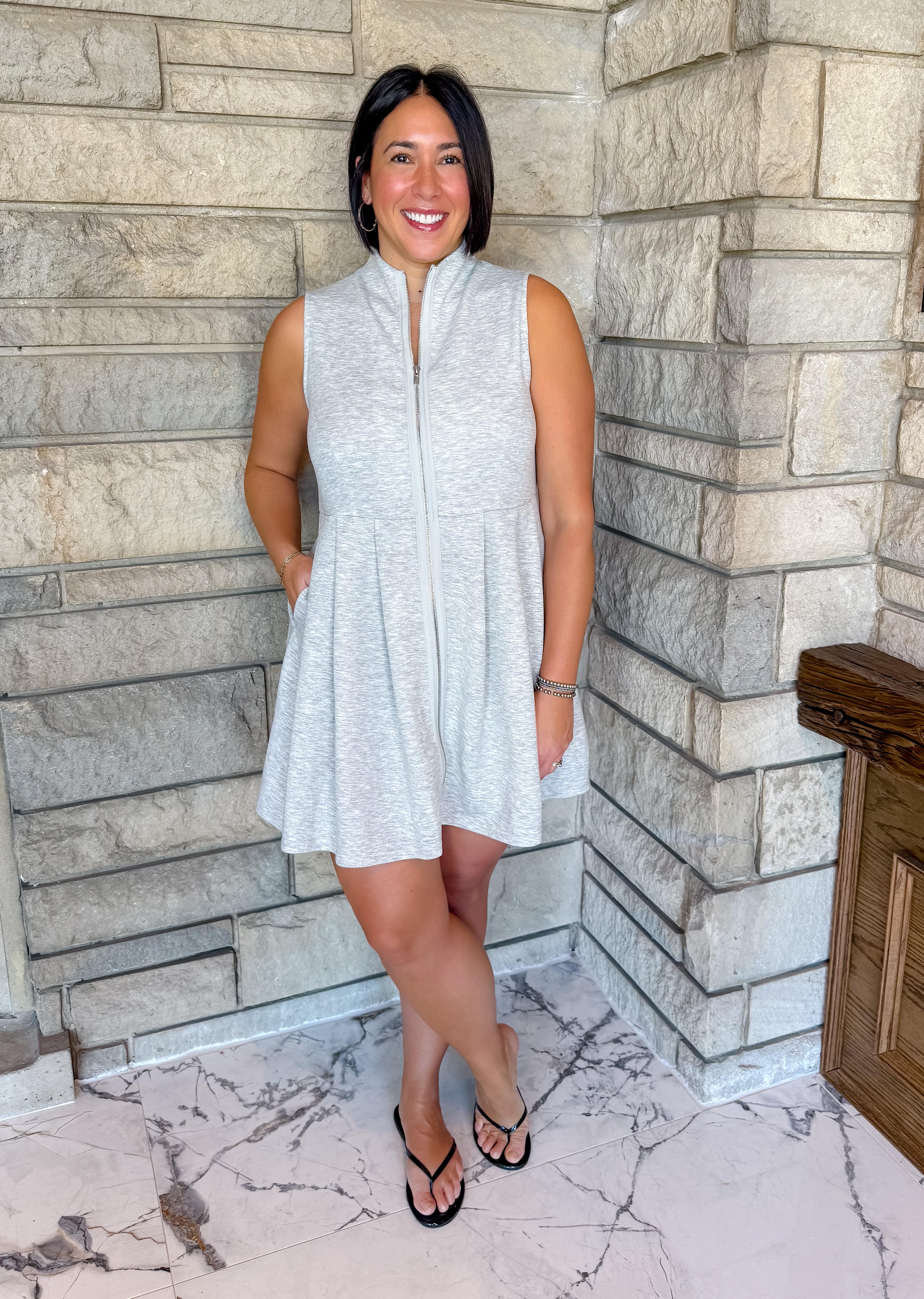 Gray jersey sleeveless dress
zipper front pleated casual dress