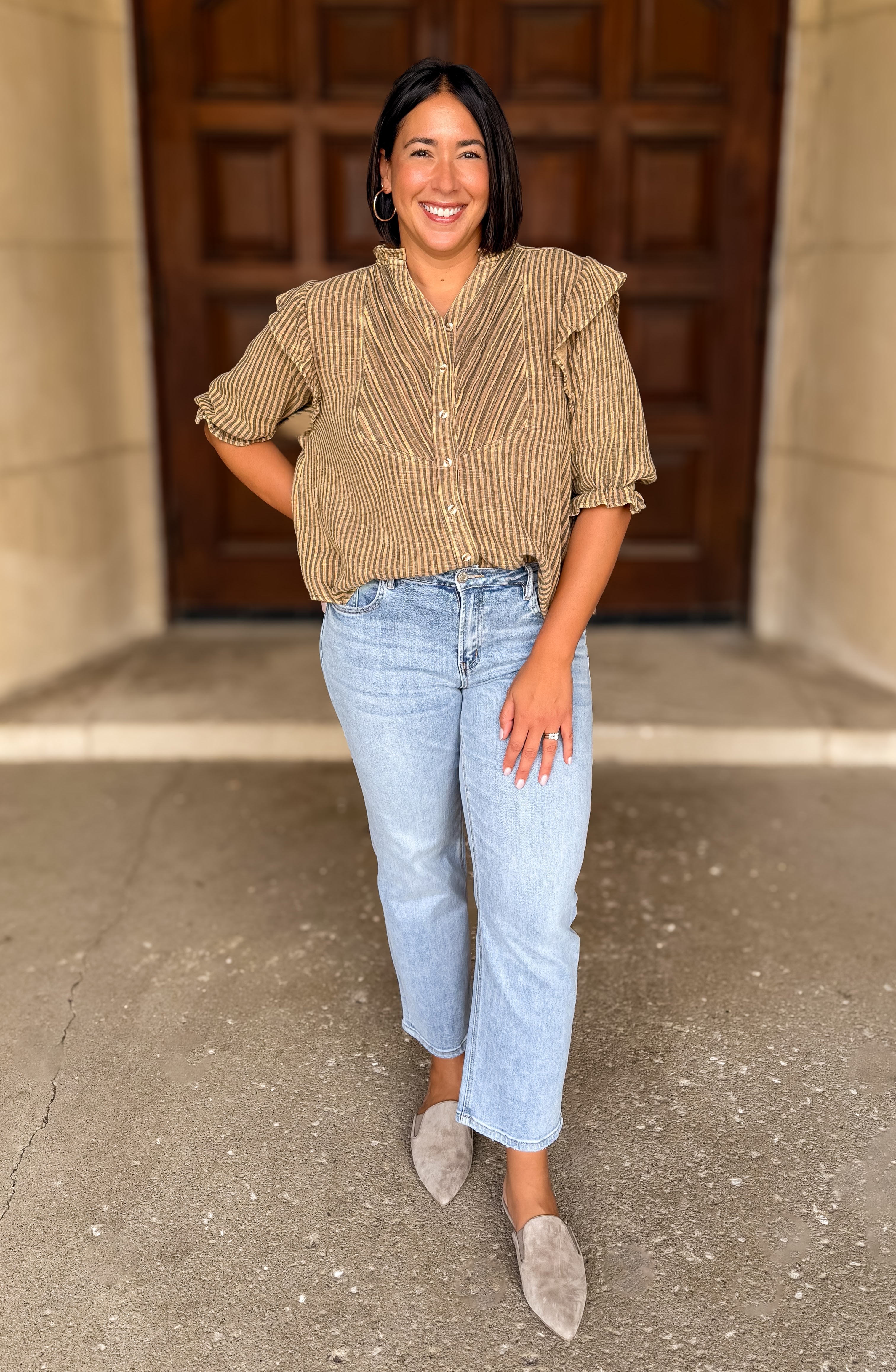 Vertical Striped
Washed
Cotton Gauze
Front Pintuck Detail
3/4 Sleeves
Button Front
V-Neckline with Mini Ruffle
Ruffle Shoulder
Elastic Cuff with Ruffle
Round Hem
Mocha