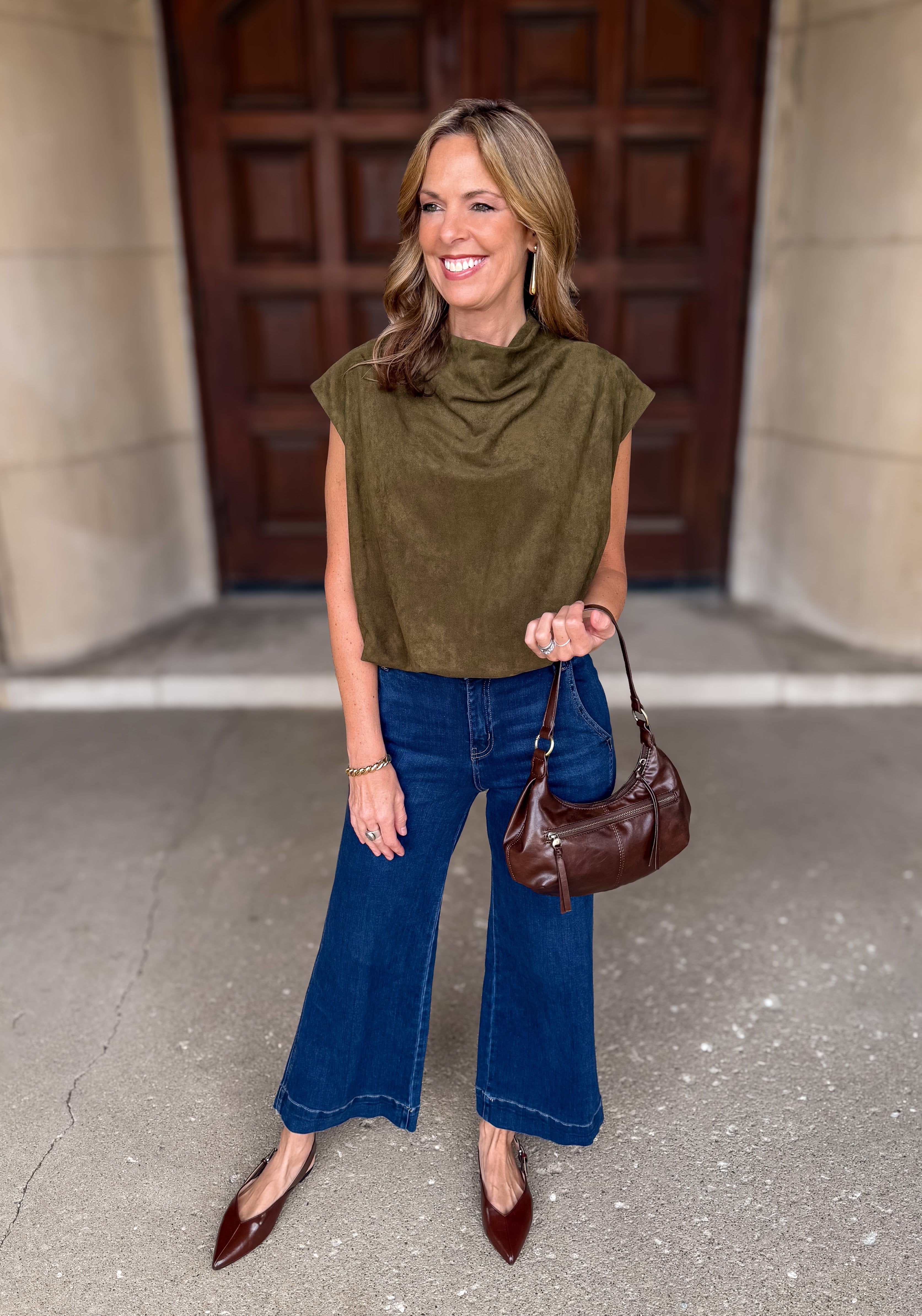 Faux suede
High cowl neck
Cap sleeves
Elastic bubble hem
Back zipper
Lined
Olive