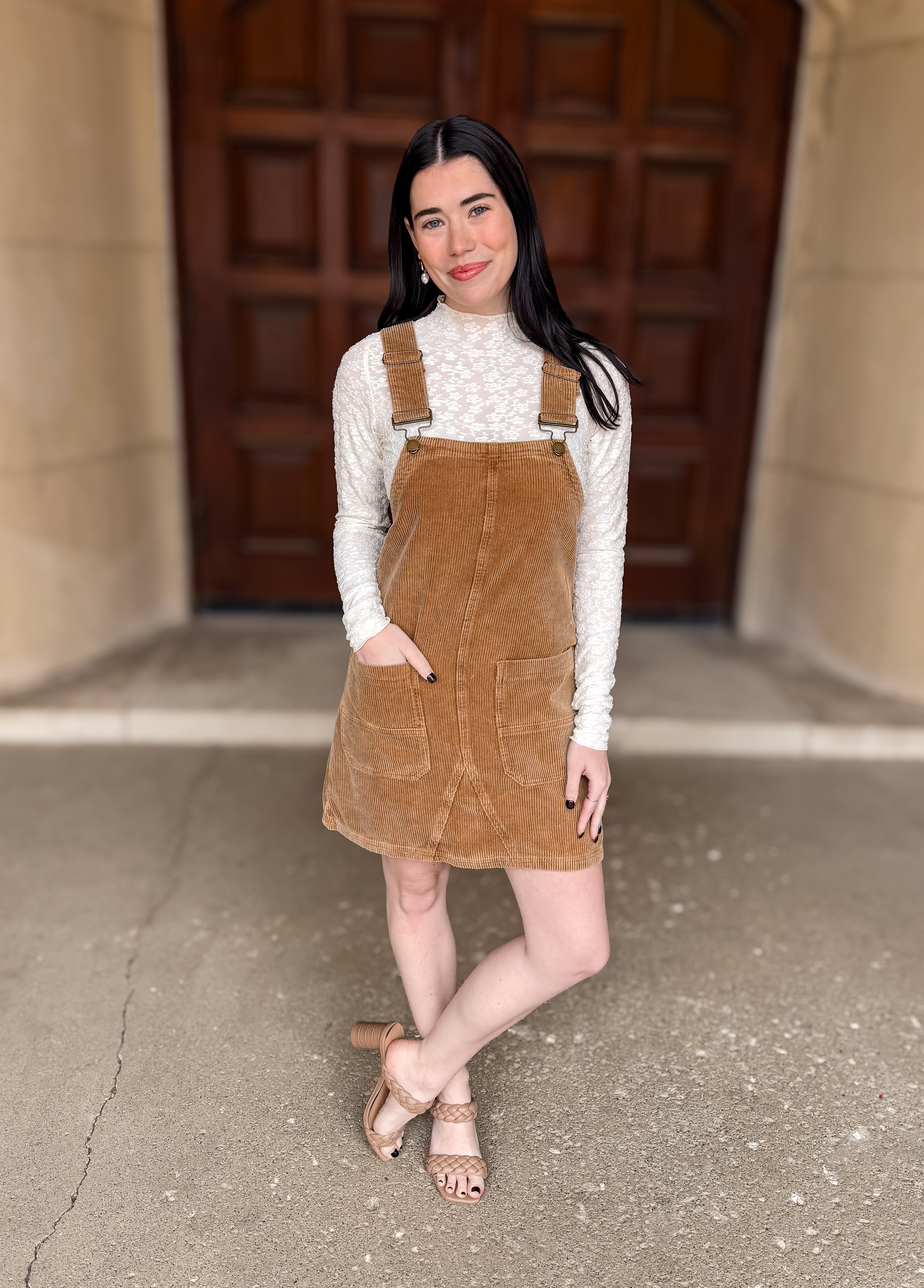 Corduroy
Overall Dress
Adjustable Straps
Front Patch Pockets
Split Seam Detail
Camel