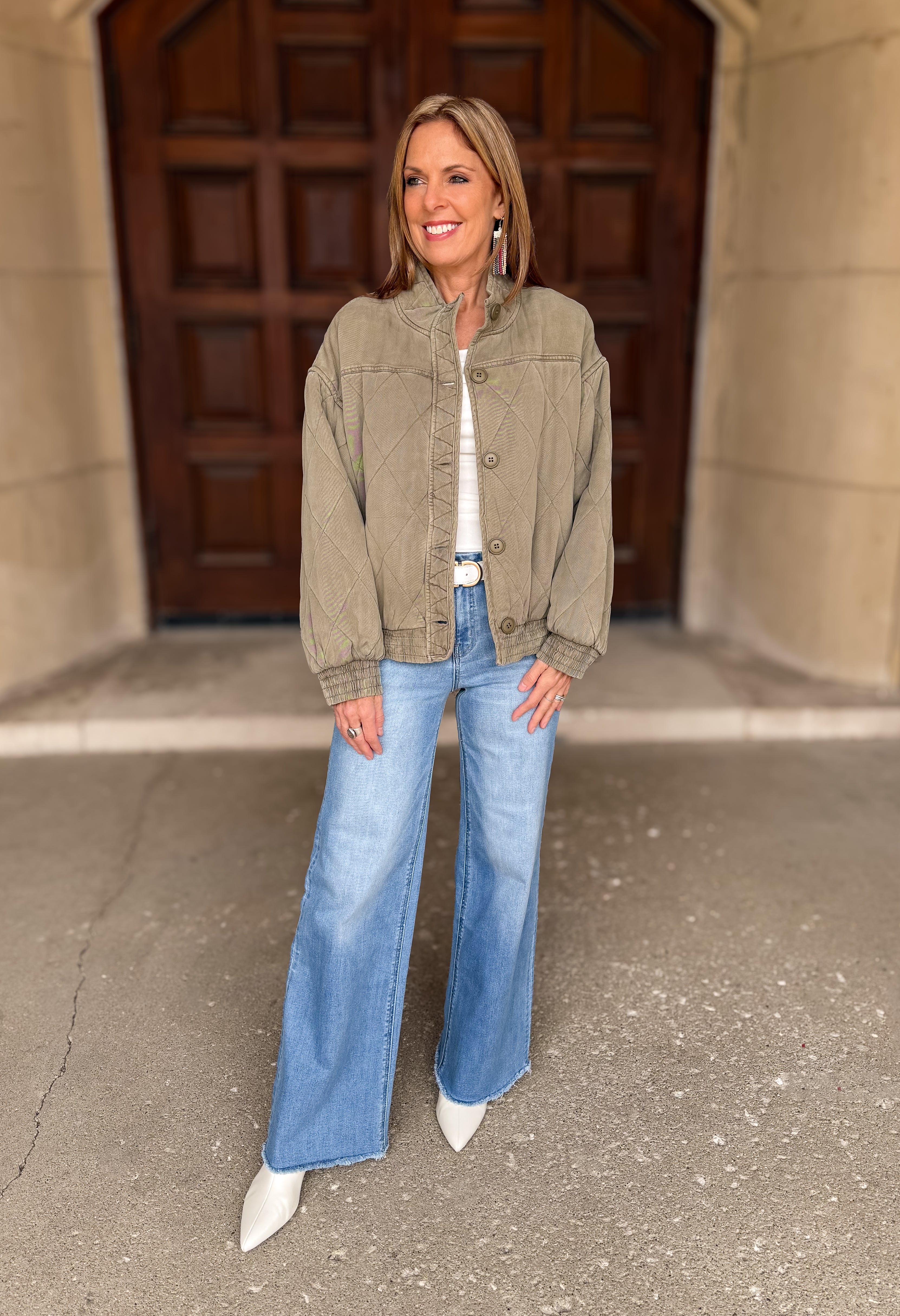 Quilted Jacket
Washed
Mock Neck
Button Front
Drop Shoulder
Long Sleeves
Side Pockets
Back Yoke
Elastic Band Cuff and Hem
Lined
Olive