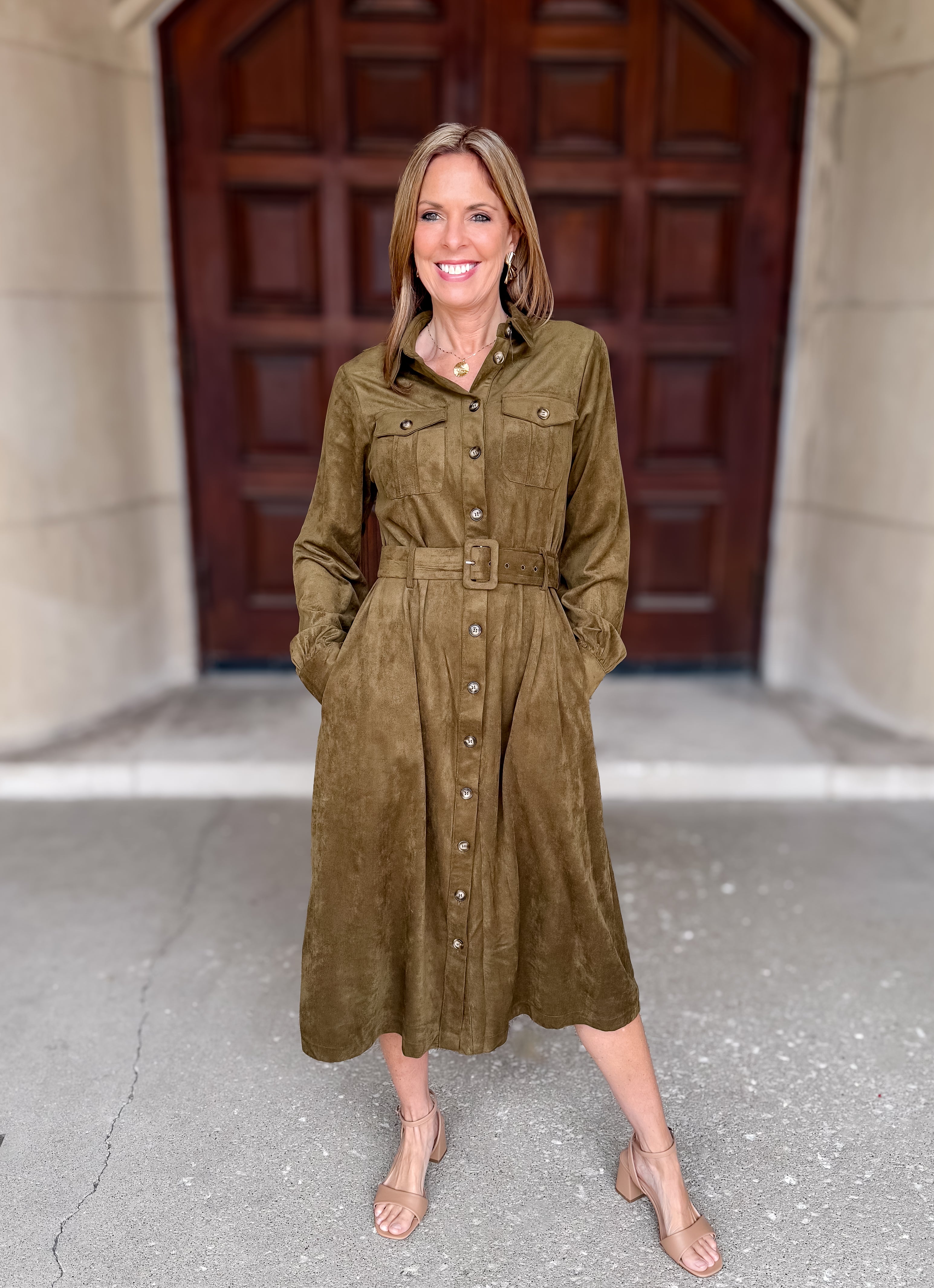 Suede
Midi Length
Collared Neckline
Button Front
Chest Flap Pockets
Belt Loops
Suede Belt with Buckle
Long Sleeves
Button Cuffs
Side Pockets
Olive