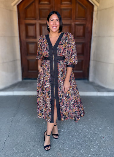 V neckline
Front gold zipper
3/4 puff sleeves
Contrast stitch detail
Pockets
Midi length
Black Multi