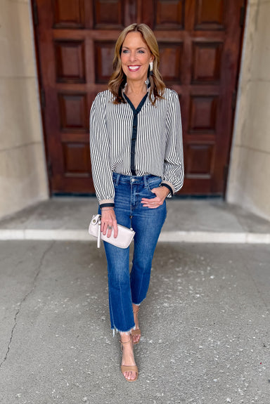 Vertical Stripe
Seersucker
Long Puff Sleeve
Button Front
Contrast Trim
Split-V 
Mini Ruffle Neckline
Button Cuff