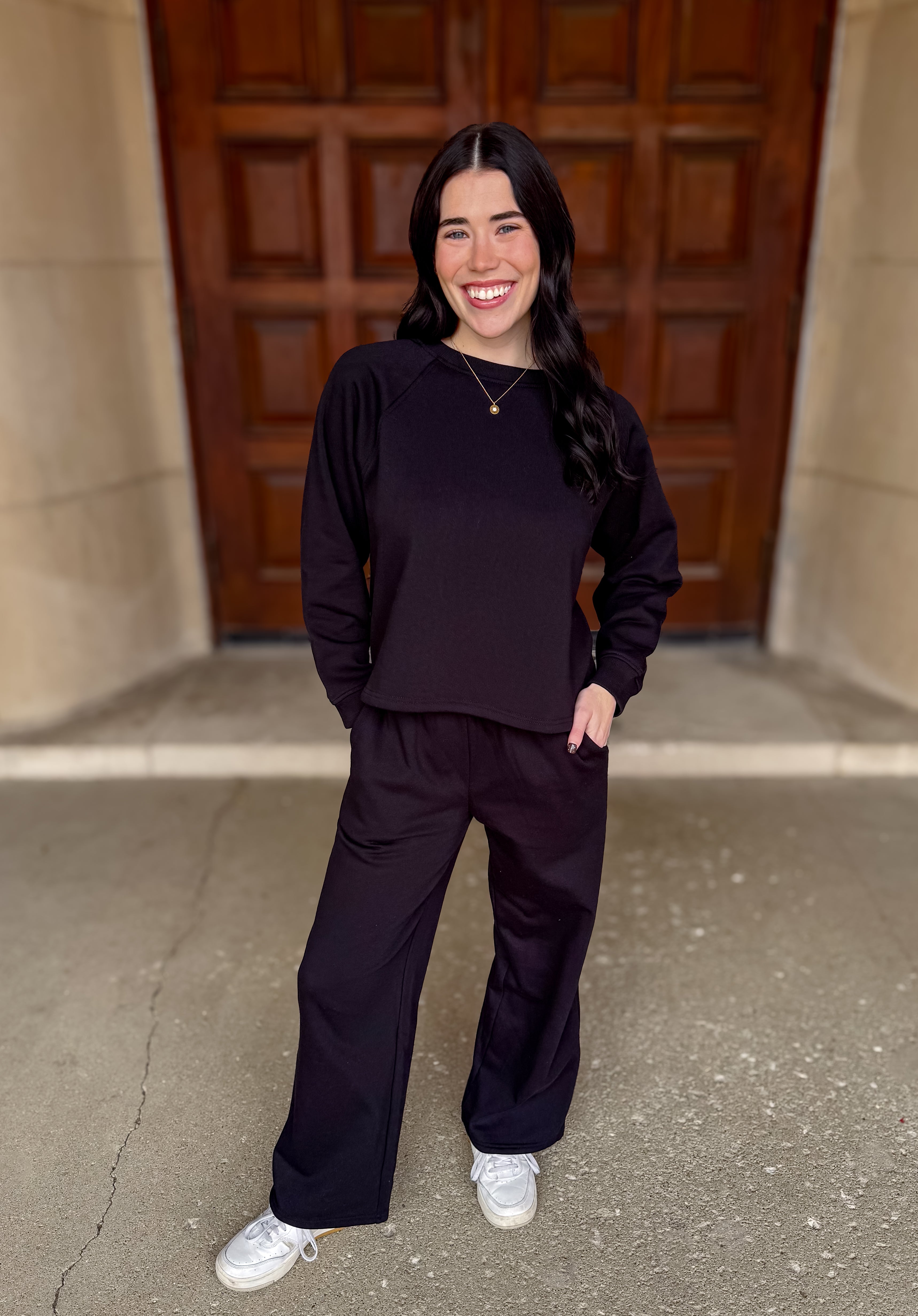 Fleece
Set
Long Sleeves
Raglan
Ribbed Neckline
Sweatpants
Elastic Waistband
Side Pockets