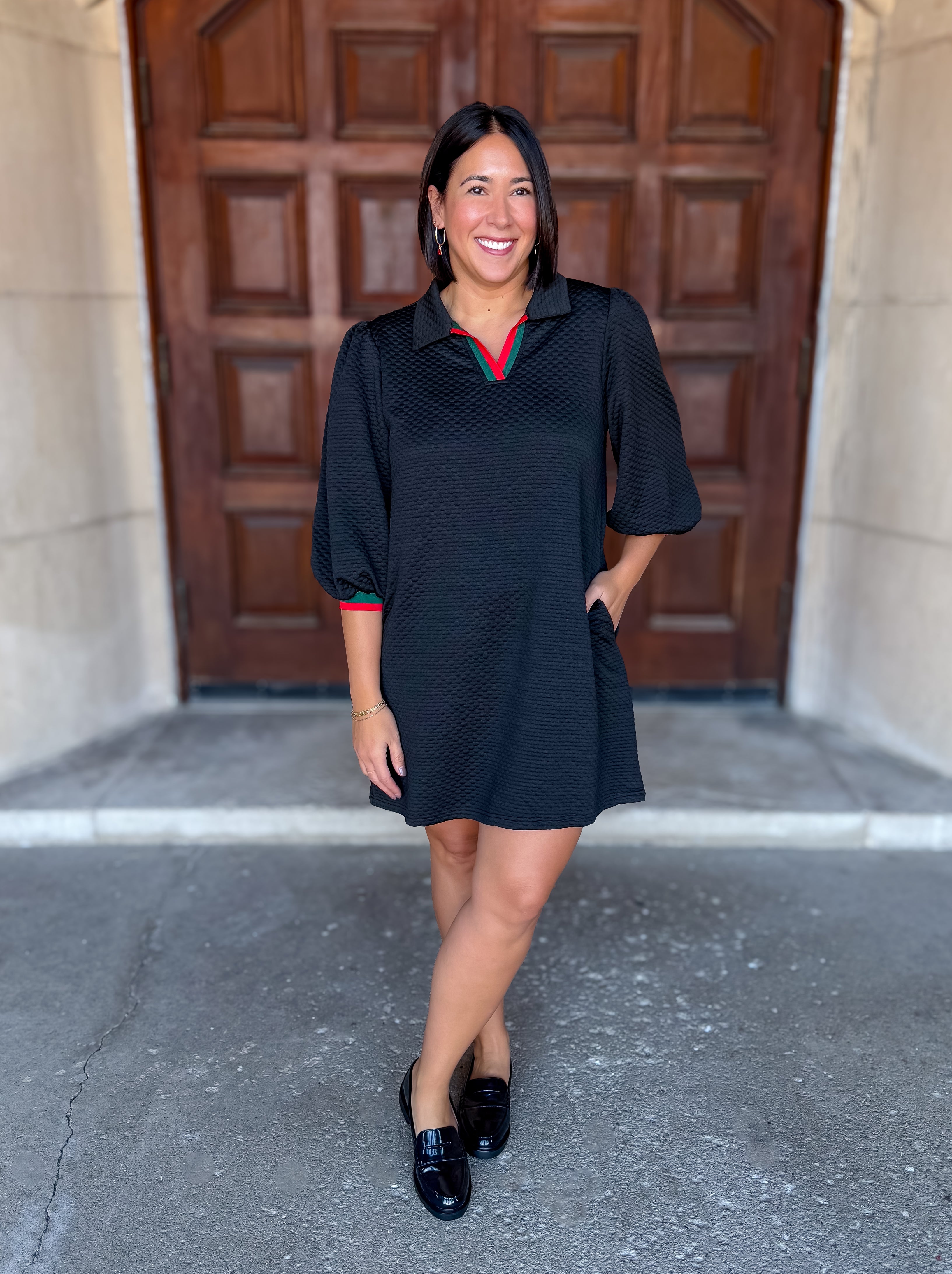 Textured
3/4 Puff Sleeves
Collared V-Neckline
Striped Contrast V-Neck and Cuffs
Side Pockets