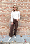 High waist
wide leg
full length
button zip fly
pockets
frayed hem
coffee