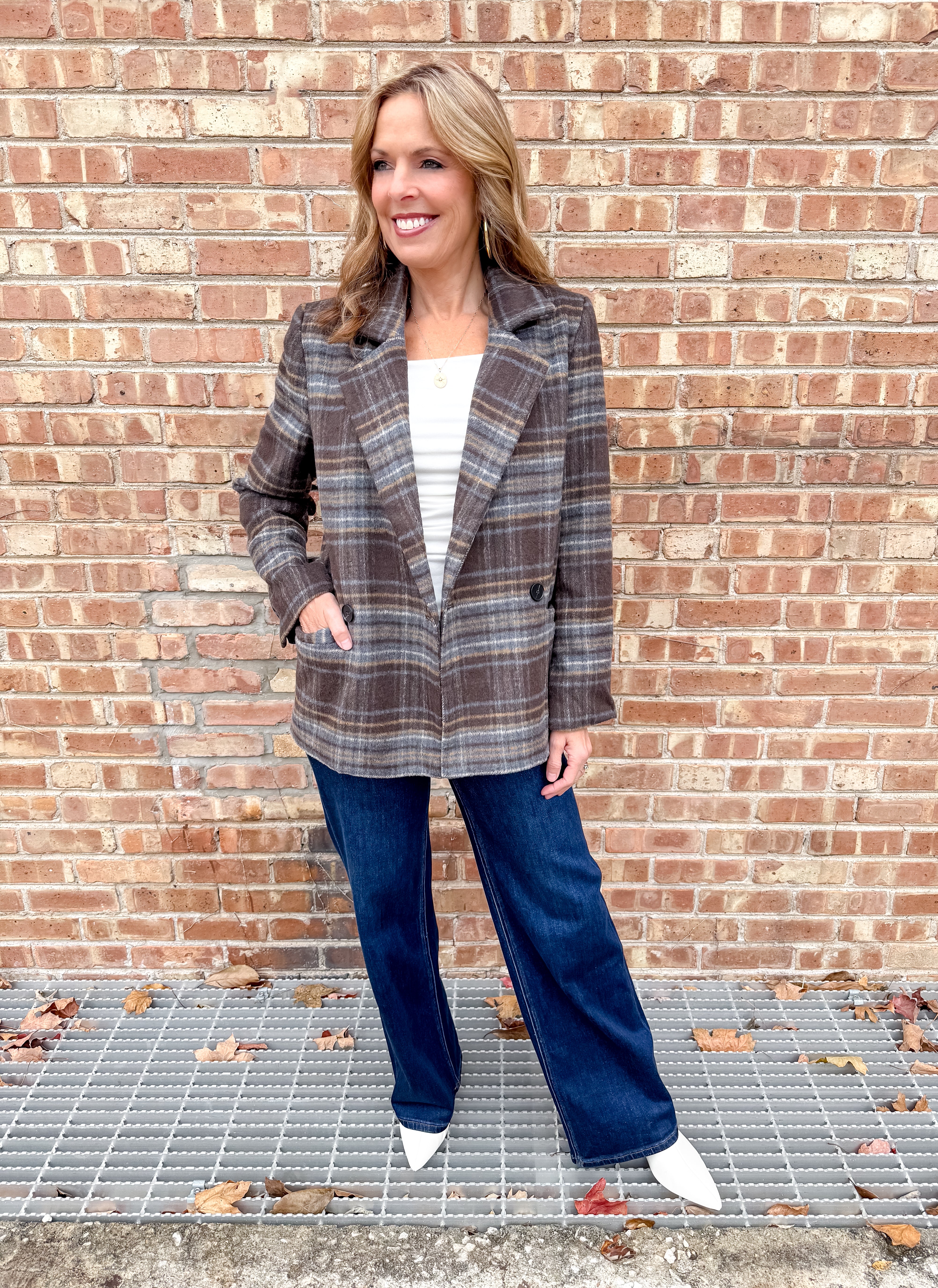 Plaid blazer
double breasted
Notch Collar
Long Sleeves
Double Breasted Button Front
Front Pockets
Lined
Brown Multi