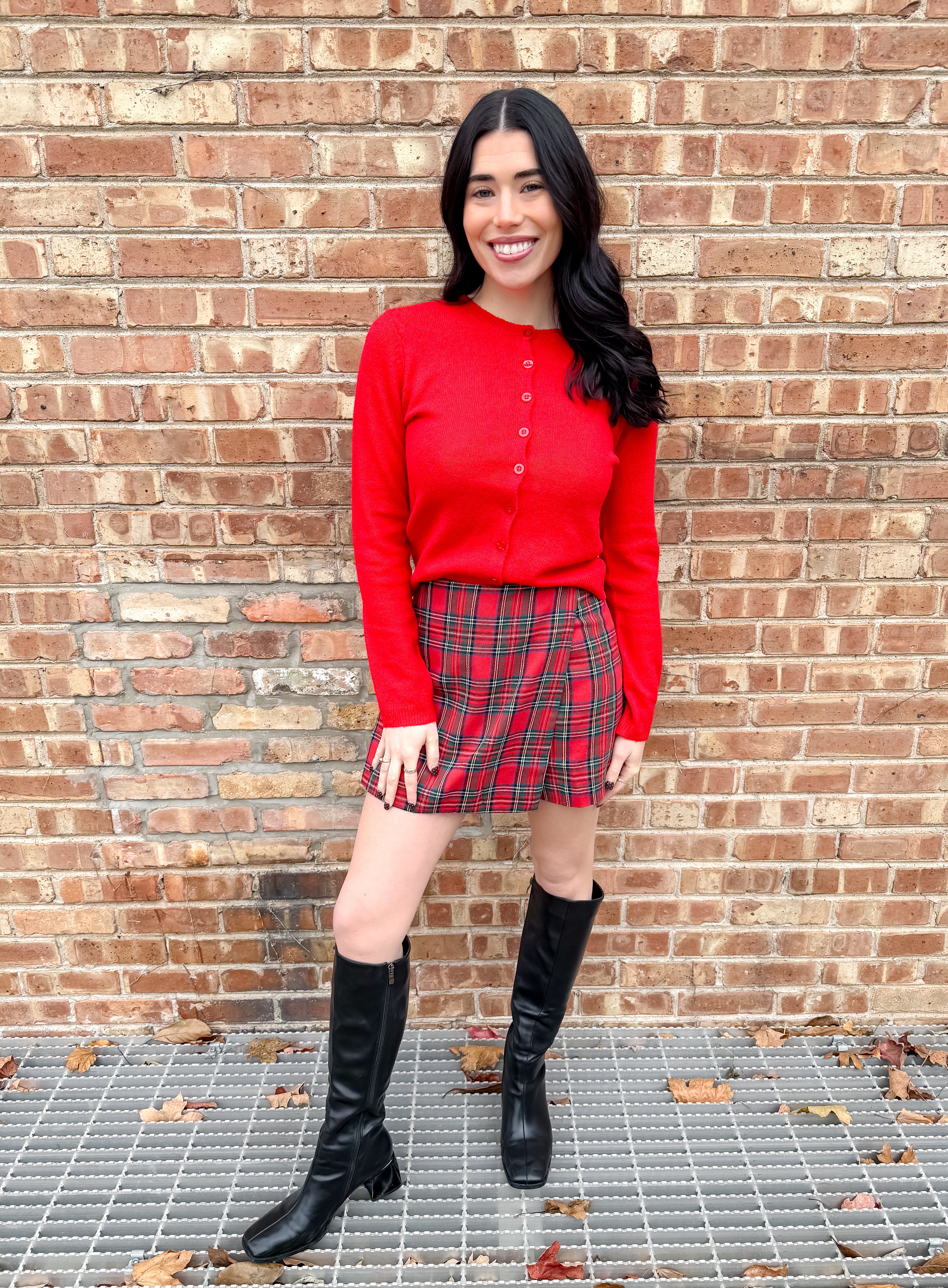 Plaid
Skort
Wrap Front
Hidden Side Zipper
2.5" Inseam
Lined
Red