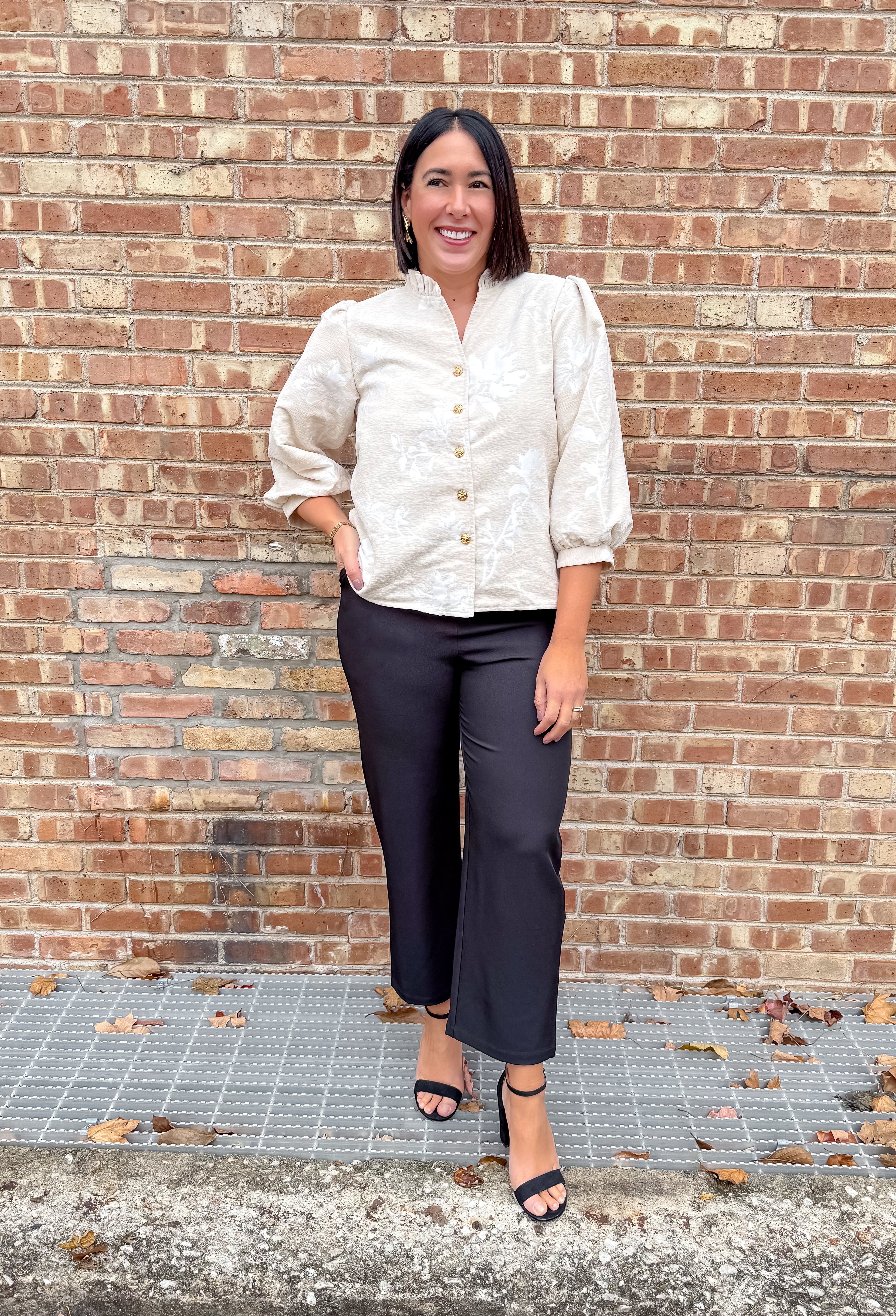 floral jacquard top
Ivory blouse
velvet floral
gold buttons
mini ruffle neckline