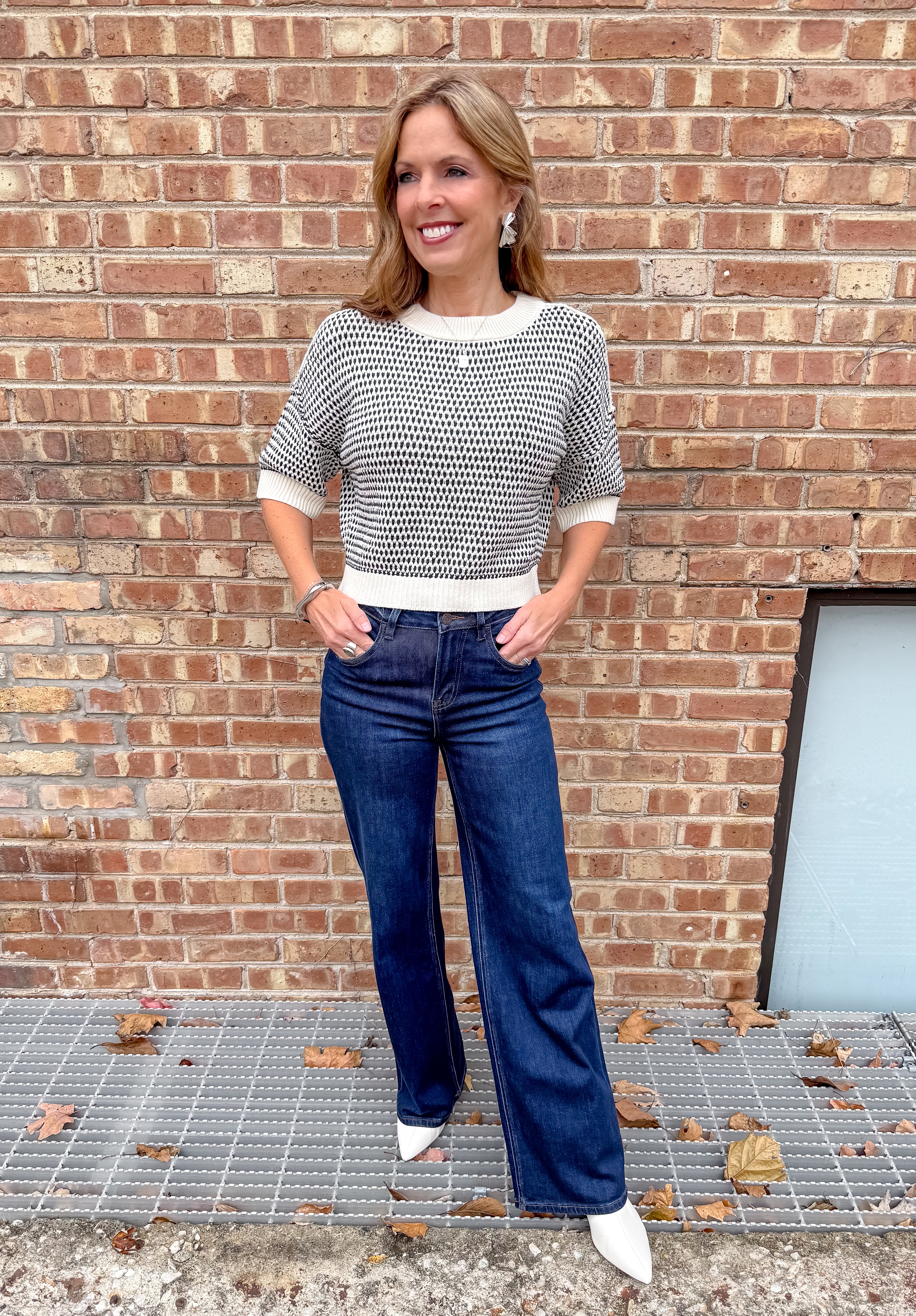 Two Toned 
Sweater
Round Neck
Short Sleeves
Drop Shoulders
Cropped
Ribbed Neckline, Cuffs and Hem
Exposed Seams
Oatmeal
Black