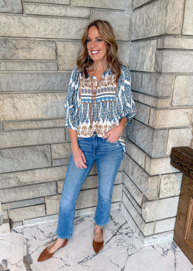 printed boho blouse
split v neck
tie neck