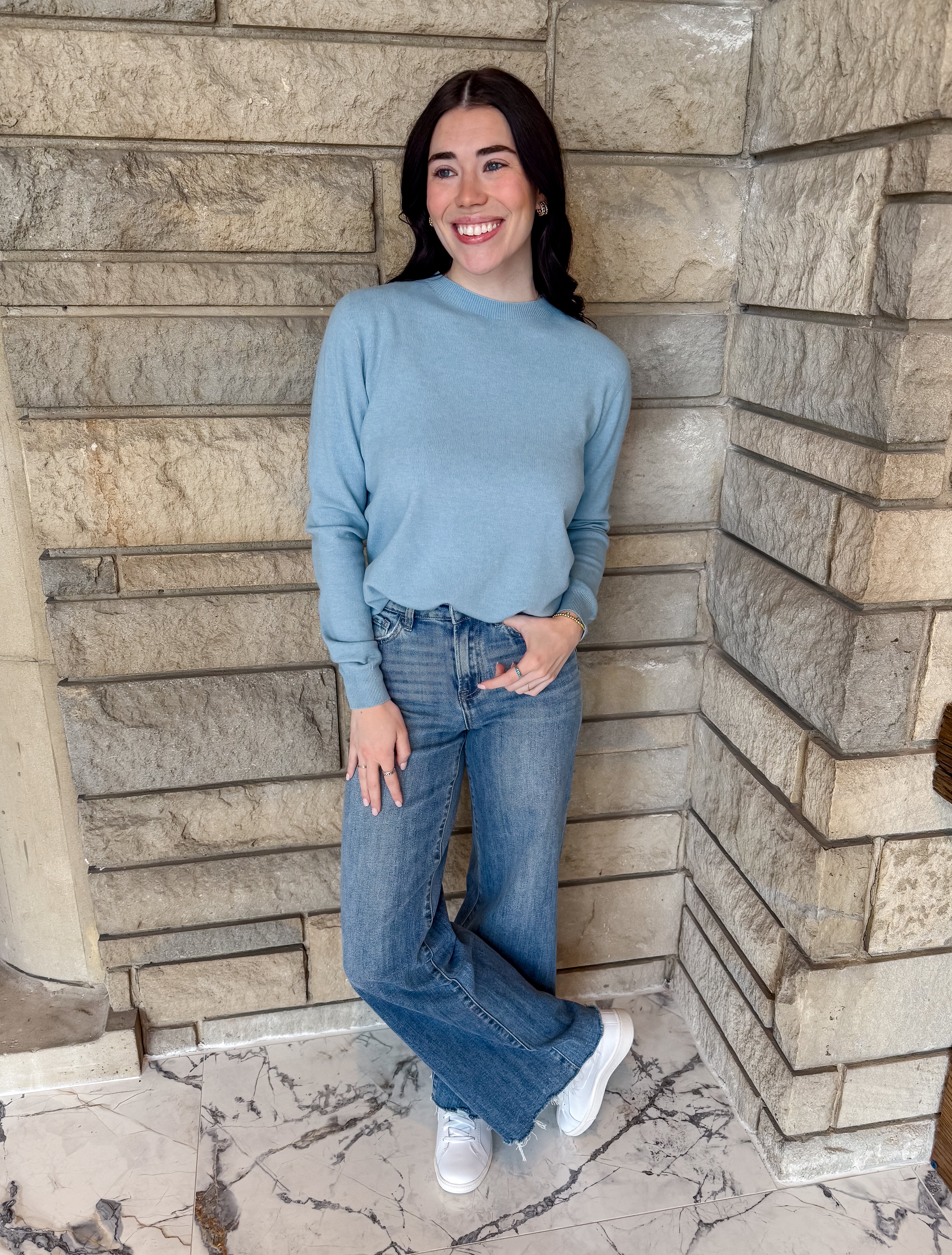 classic crewneck
slim fit
fine gauge knit