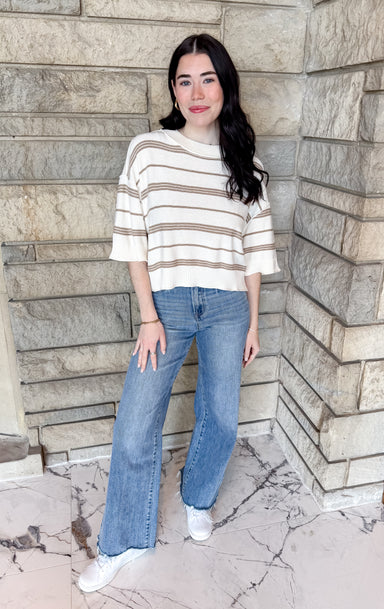 striped sweater
Cropped sweater
boxy fit sweater
lightweight knit sweater