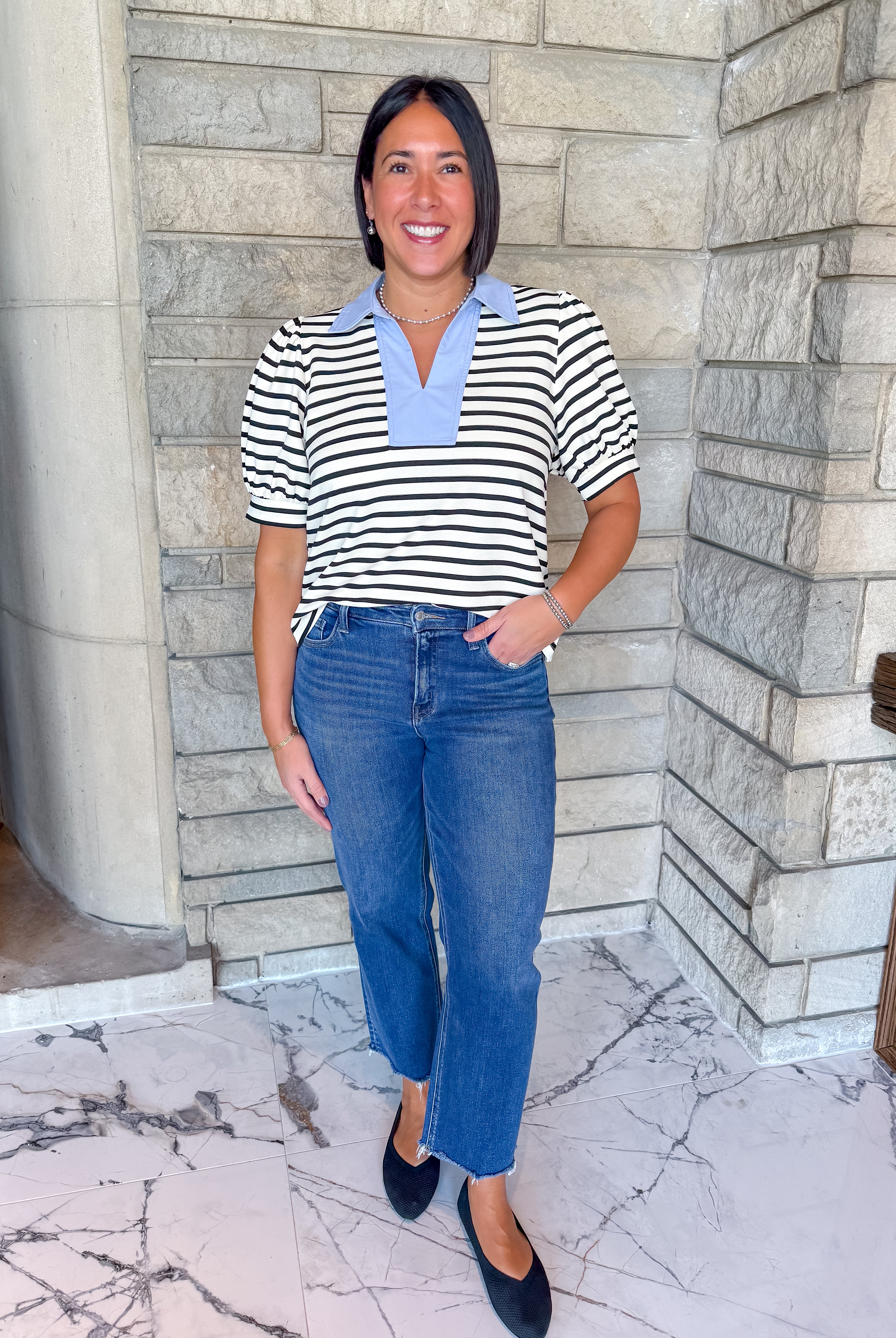 Stripe puff sleeve blouse
contrast trim collar
striped short sleeve top