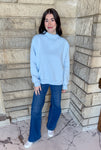 Mock neck sweatshirt
oversized sweatshirt
Light blue mock neck sweatshirt
