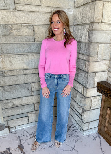 crew neck sweater
slim fit sweater
fine gauge knit sweater
gold button sleeves