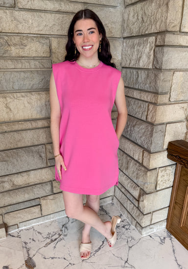 Sleeveless Pink casual short dress with pockets.