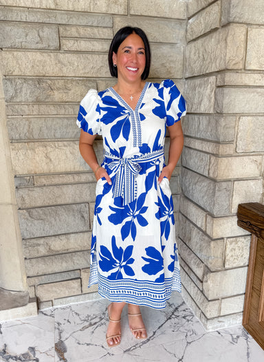 white dress with royal blue flowers
contrast trim
self tie
short bubble sleeves
midi length