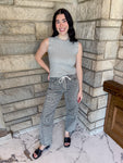 Washed grey leopard barrel jeans
drawstring
Ankle length