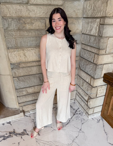 Oatmeal linen tank and pants set
buttons
sleeveless
wide legs
front pocket pants