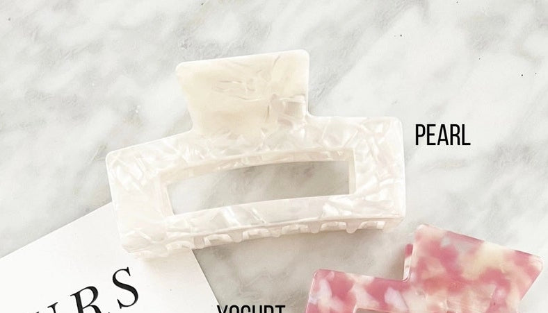 Betty Hair Claw White Pearl