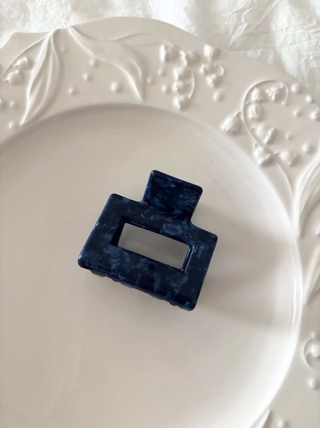 Camilla Hair Claw Blue 4