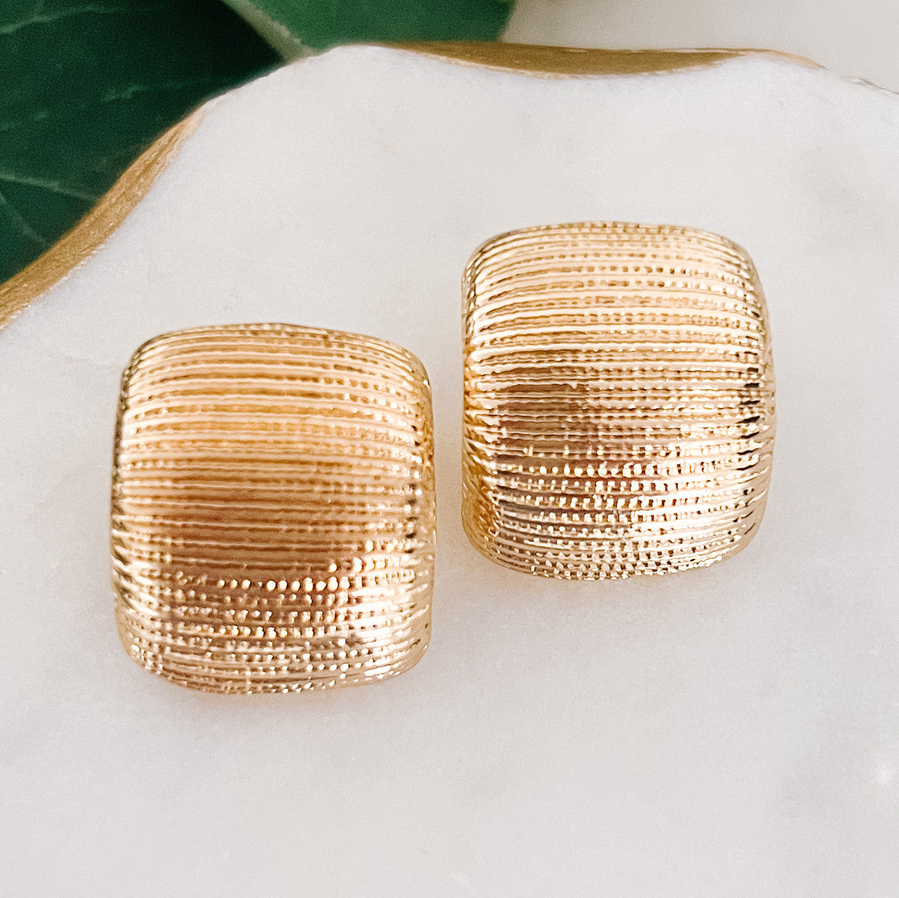 Comb Texture Curved Earrings